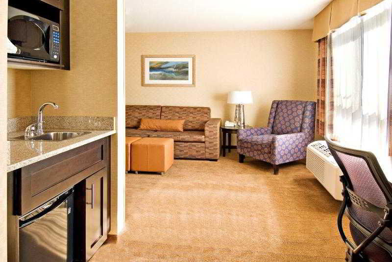 Holiday Inn Express & Suites Riverport