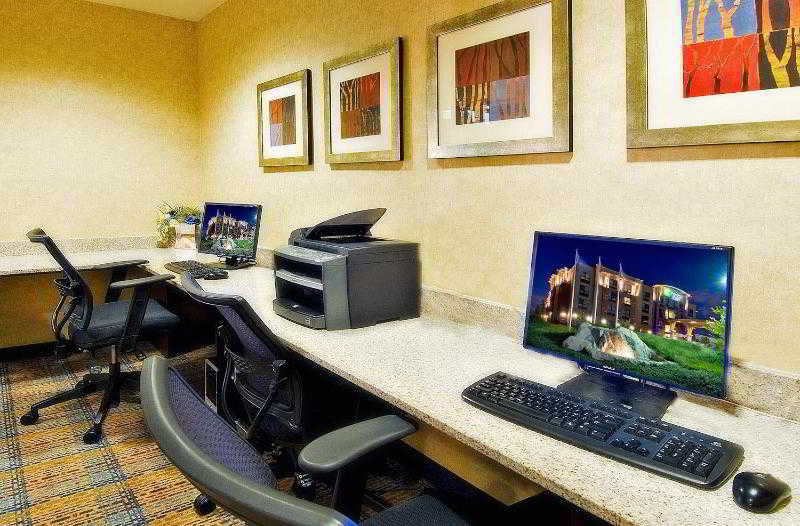 Holiday Inn Express & Suites Riverport