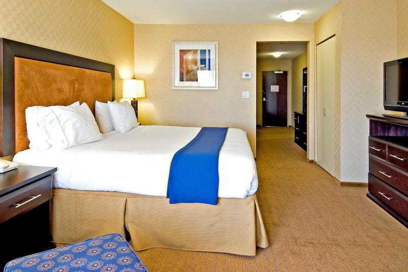 Holiday Inn Express & Suites Riverport