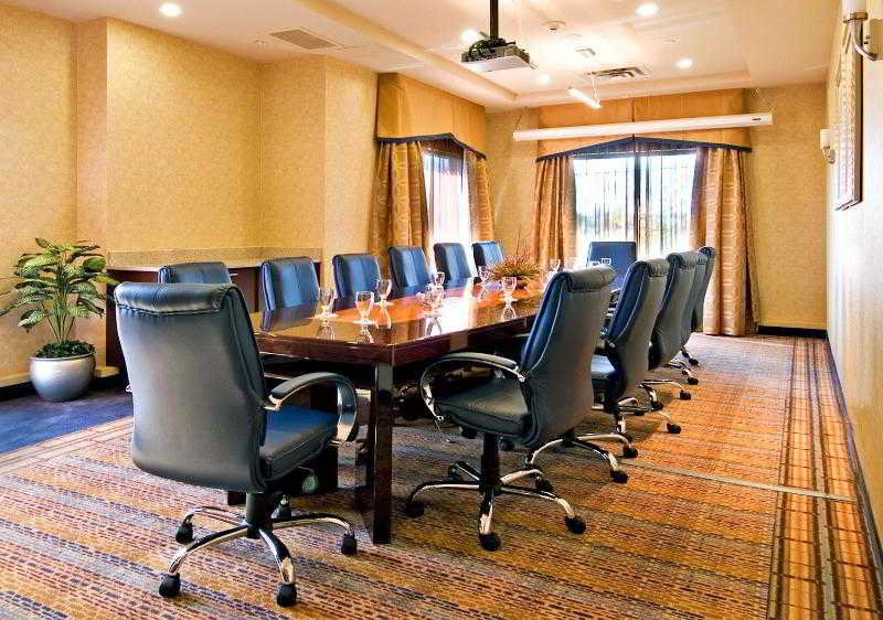 Holiday Inn Express & Suites Riverport