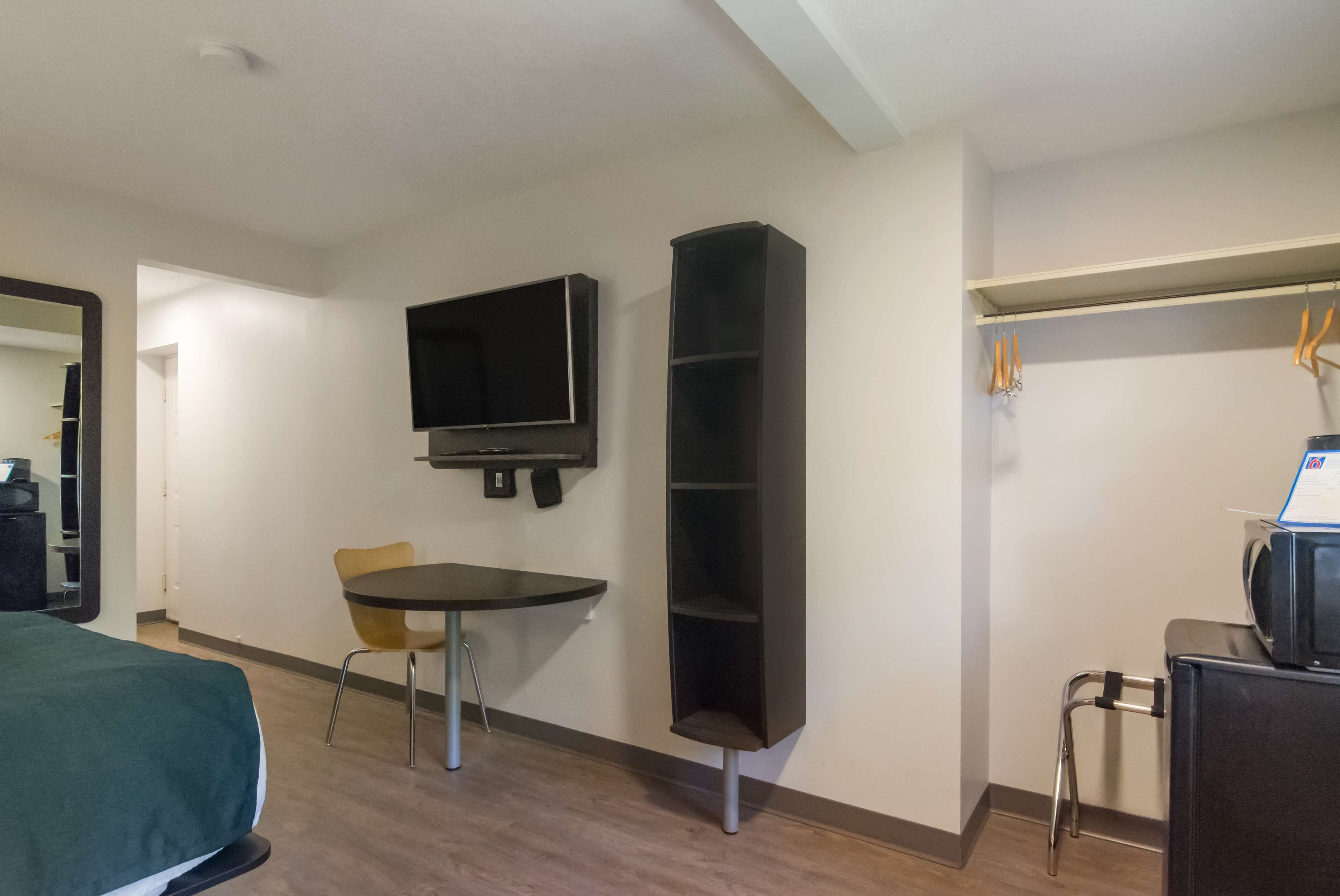 Motel 6 Victoria Airport Saanichton