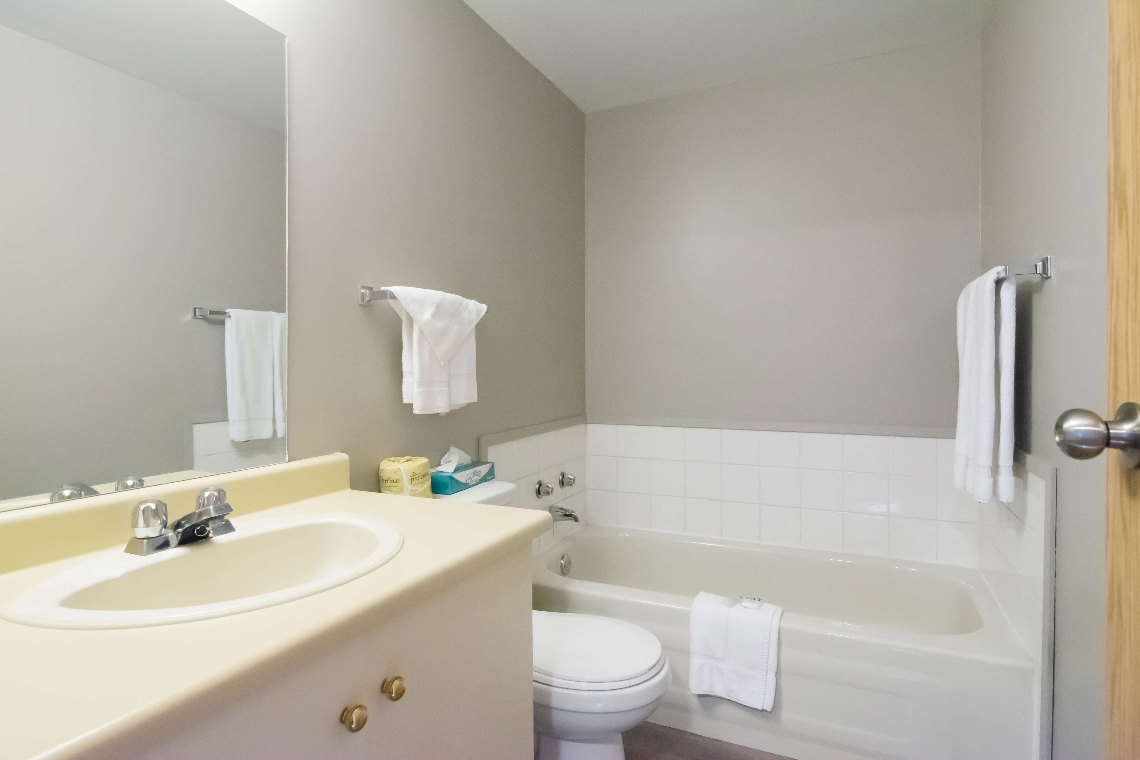 Motel 6 Victoria Airport Saanichton