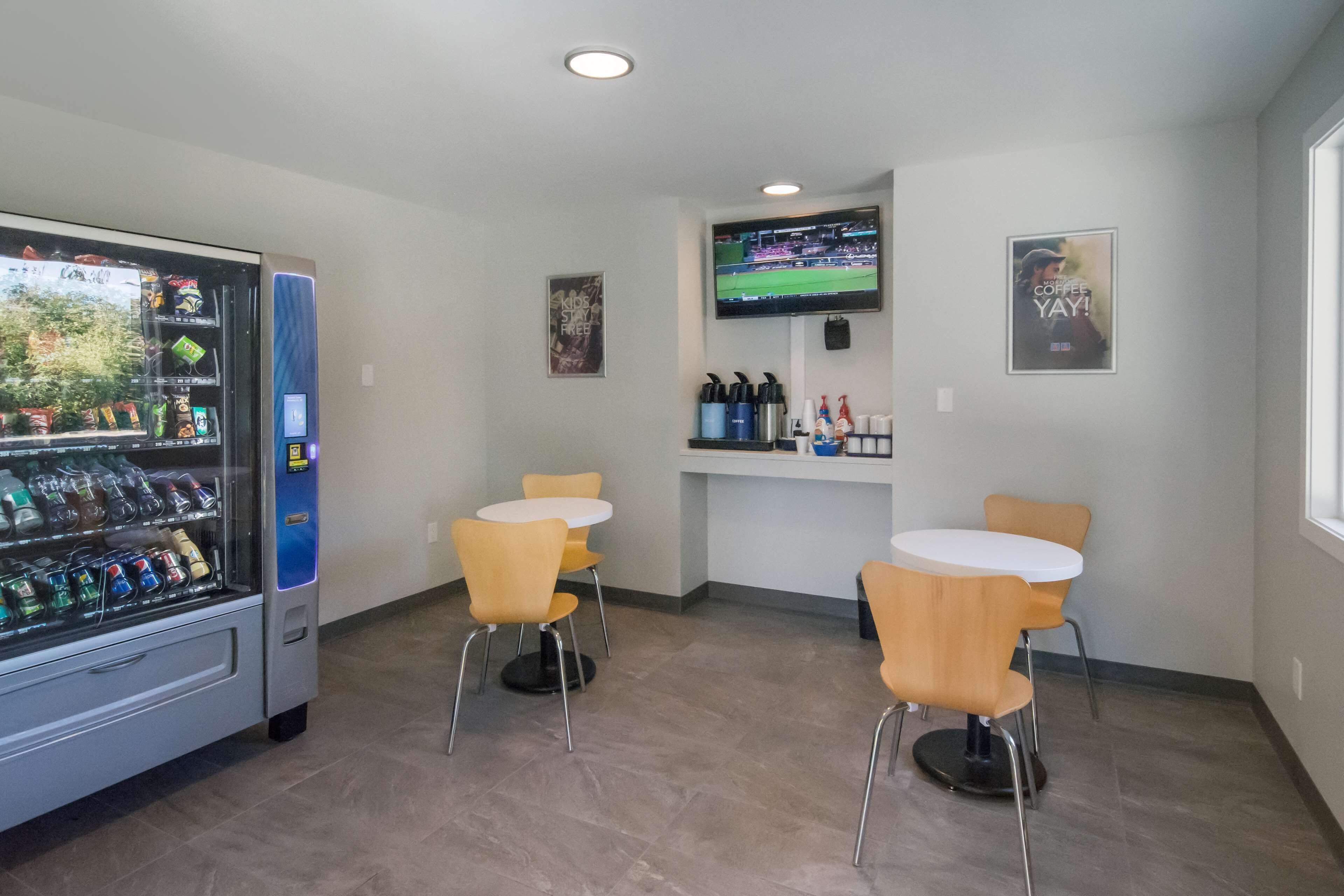 Motel 6 Victoria Airport Saanichton