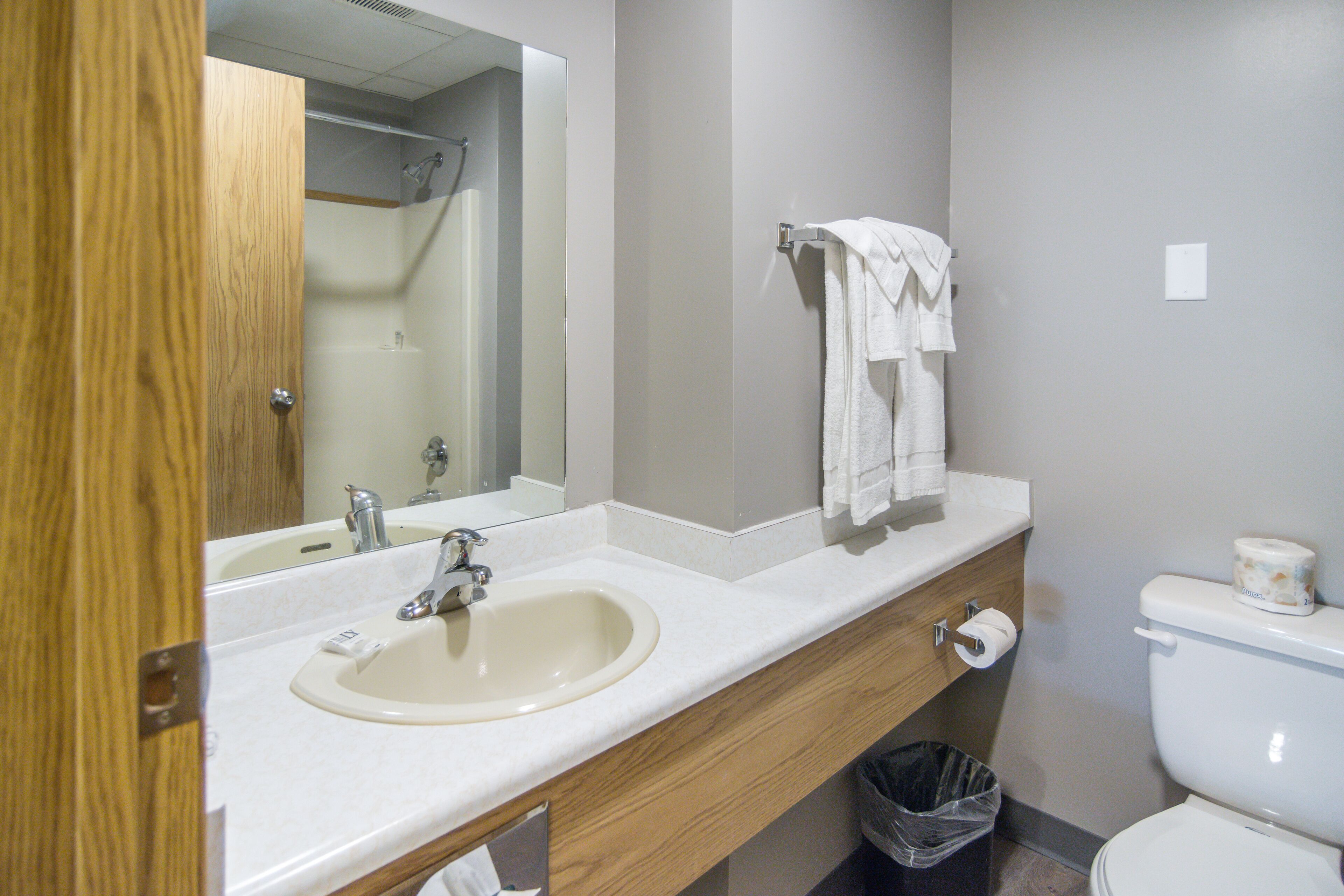 Motel 6 Victoria Airport Saanichton