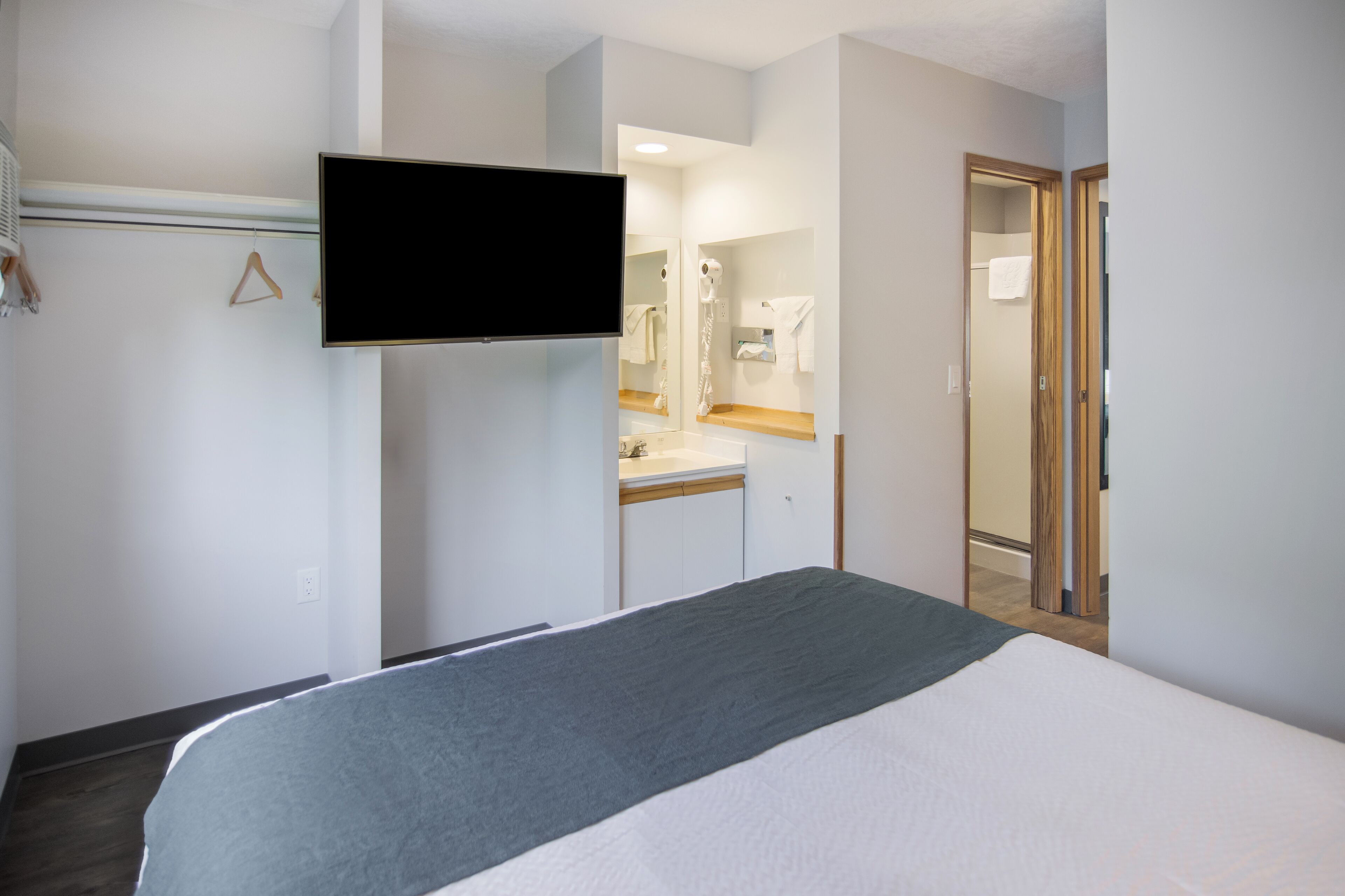 Motel 6 Victoria Airport Saanichton