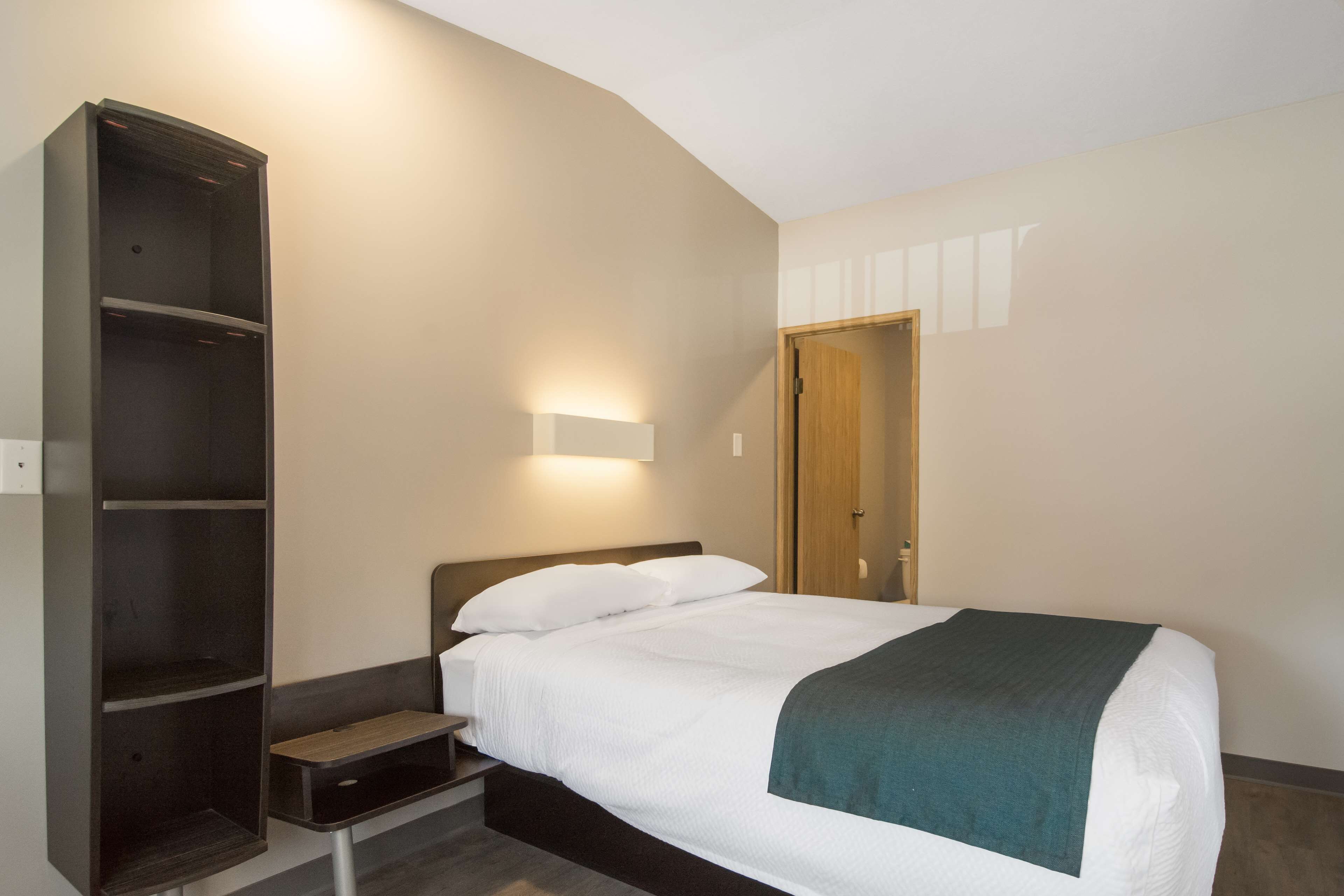 Motel 6 Victoria Airport Saanichton