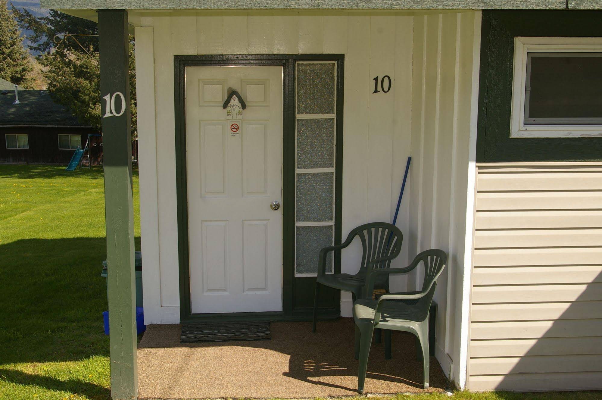 Shuswap Lake Motel Resort & Campground