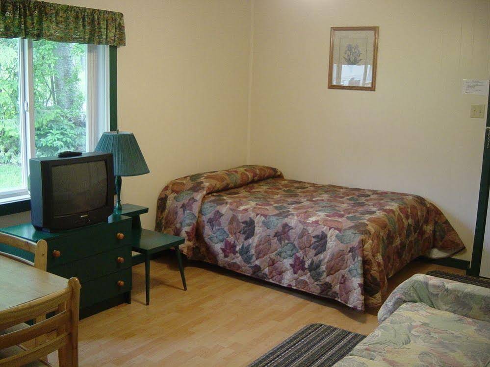 Shuswap Lake Motel Resort & Campground