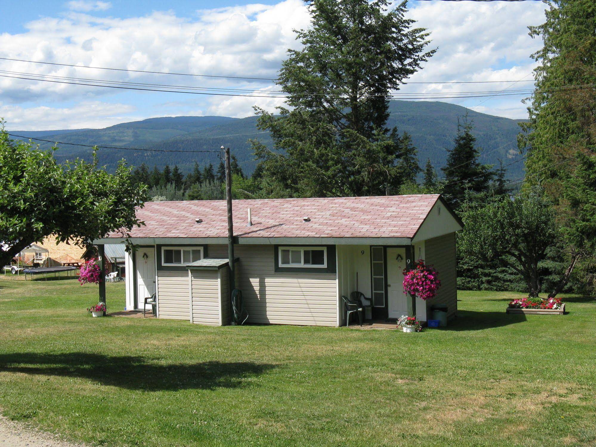 Shuswap Lake Motel Resort & Campground