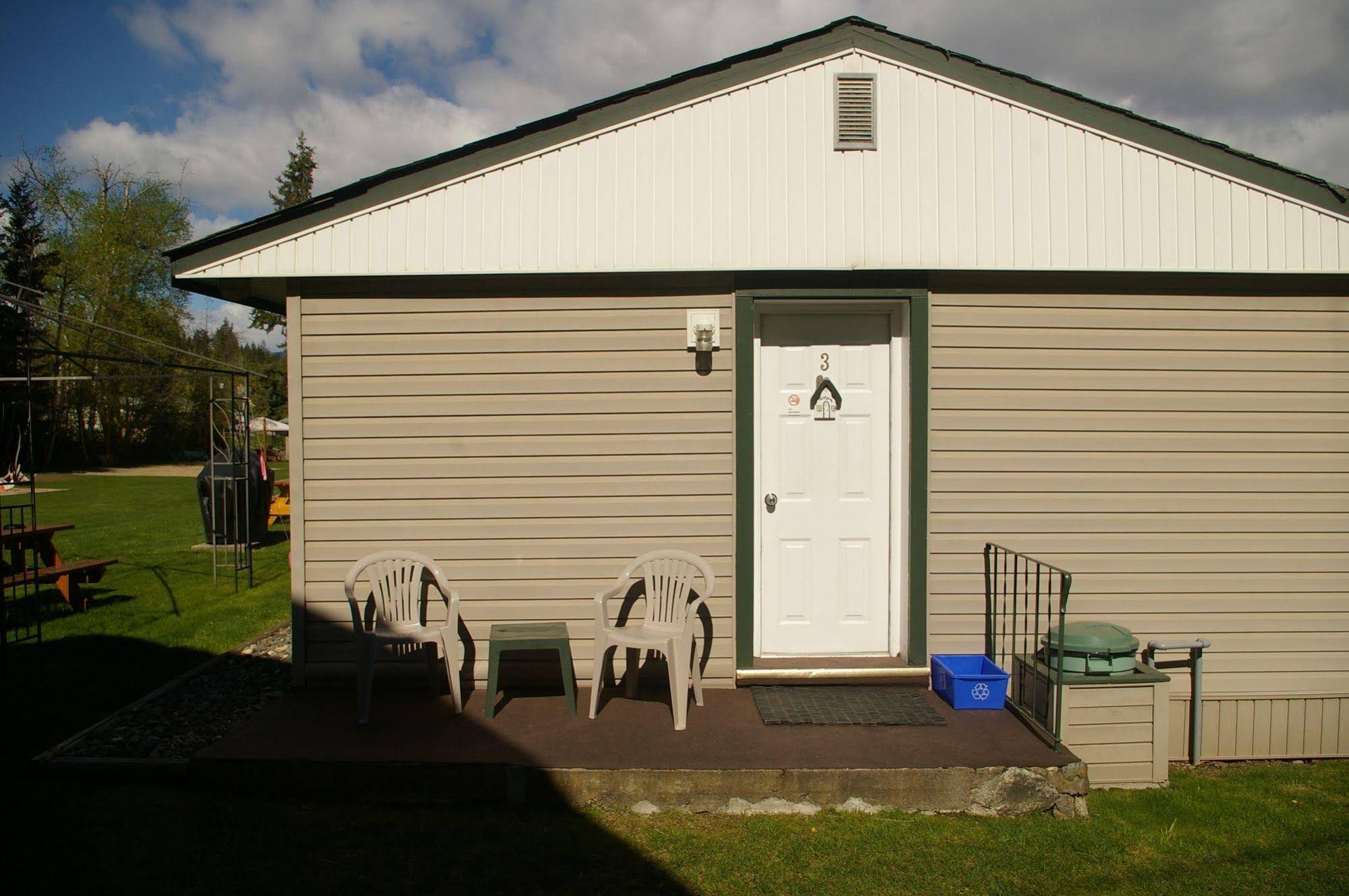 Shuswap Lake Motel Resort & Campground