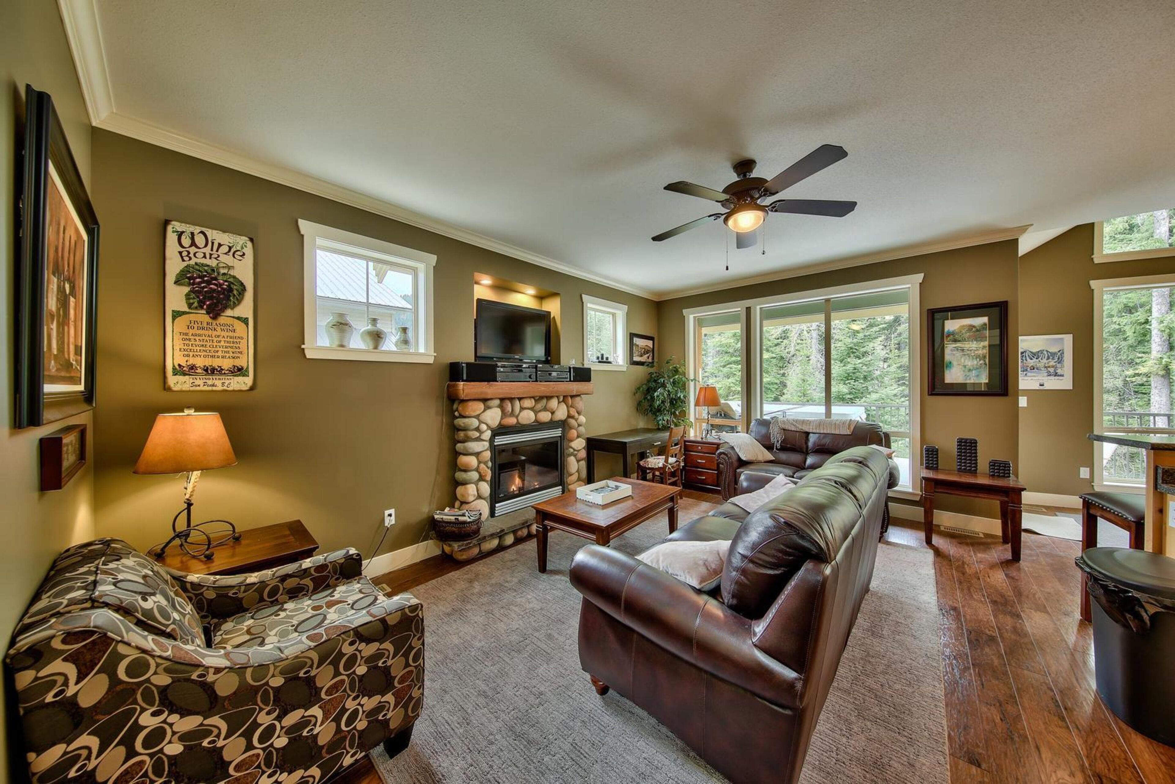 Pineview Lodge by Bear Country