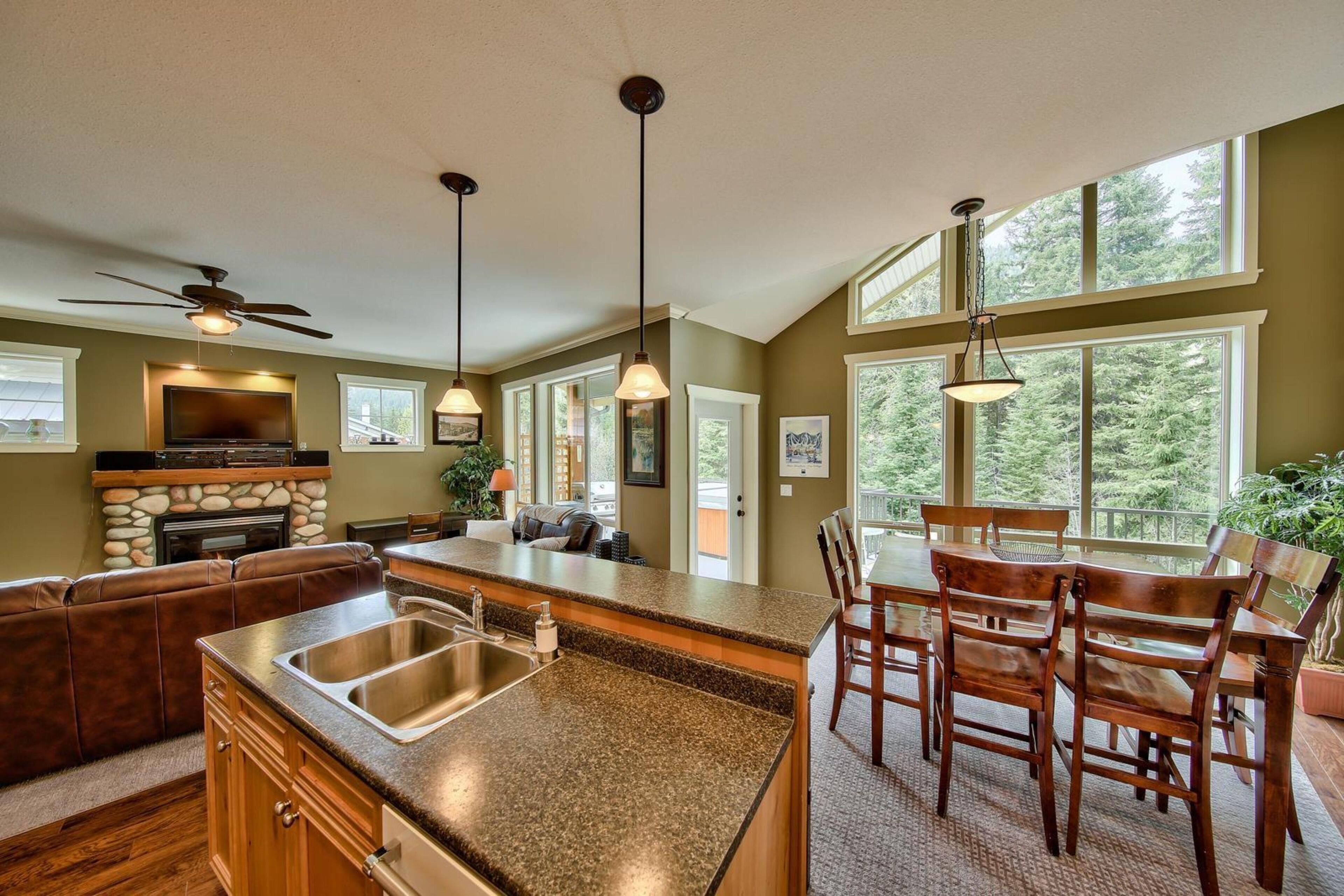 Pineview Lodge by Bear Country