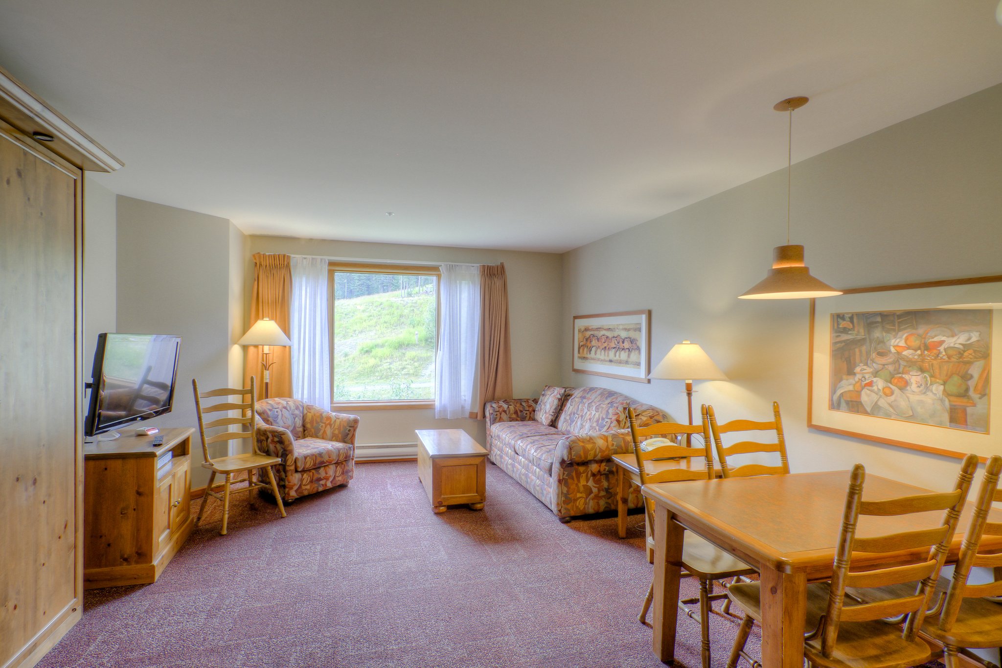 Sun Peaks Resort - Nancy Greene's Cahilty Hotel & Suites