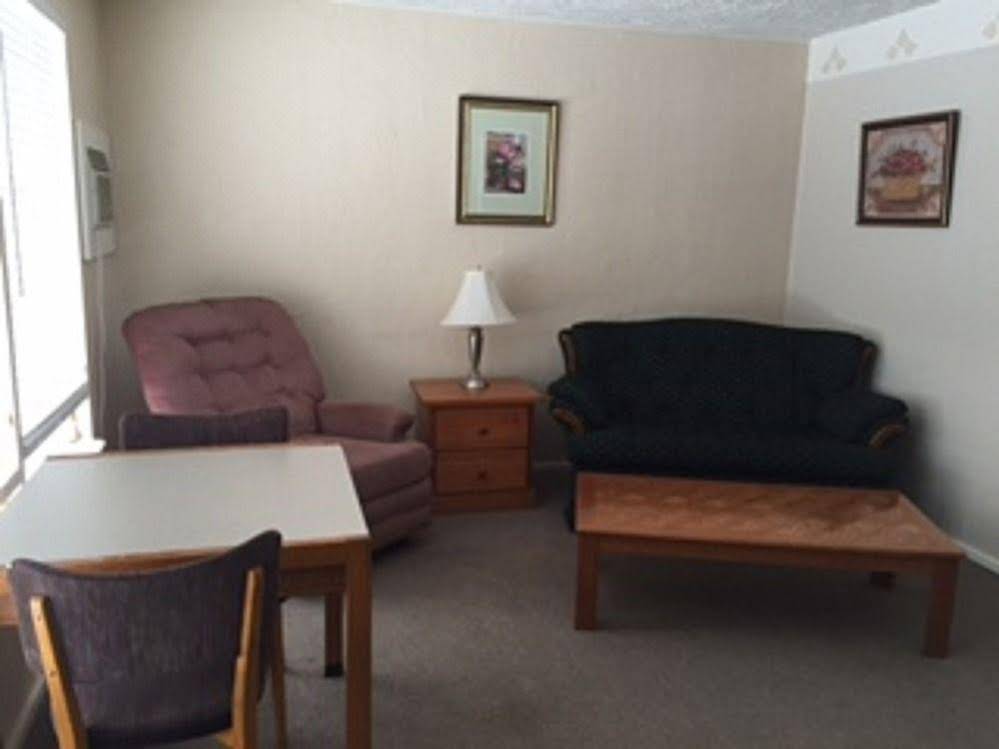 Trail Motel & Mobile Home Park & RV Park
