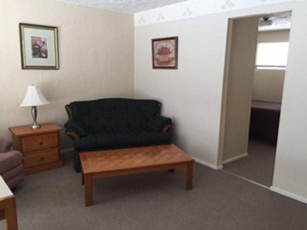 Trail Motel & Mobile Home Park & RV Park