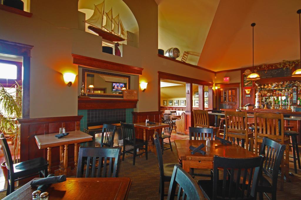 Spinnakers Brew Pub & Guest Houses