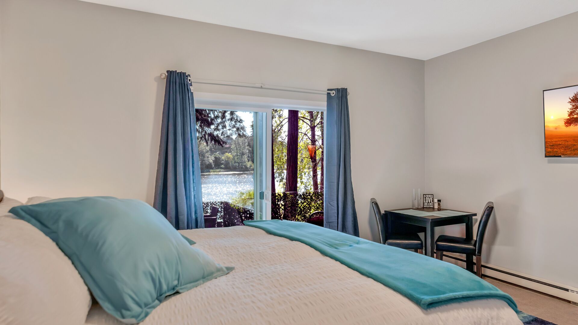 Willow Suite Lakeside Retreat