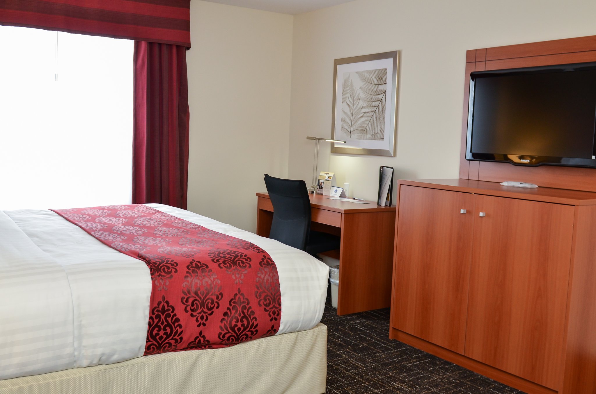 Best Western Thompson Hotel & Suites