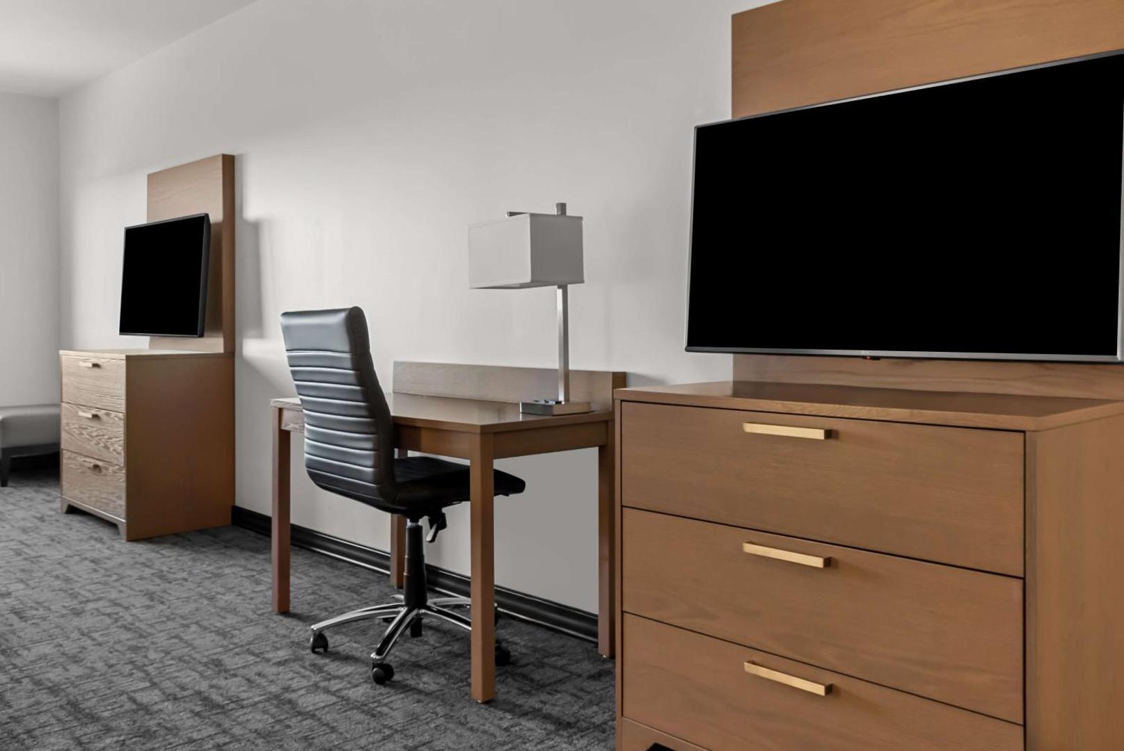 Best Western Plus Winkler