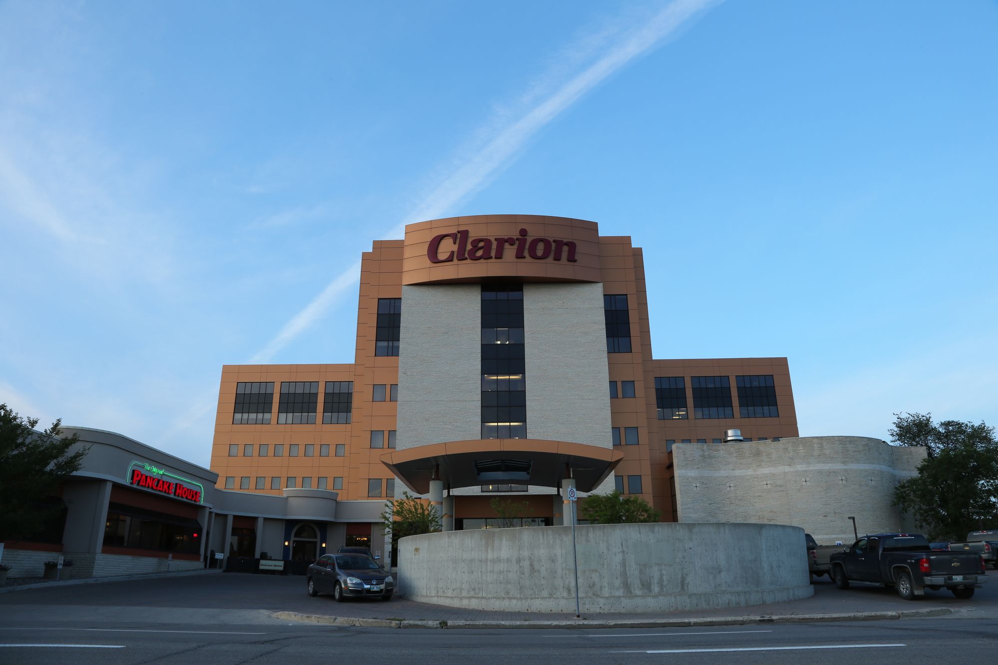 Clarion Hotel & Suites Winnipeg Airport