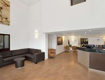 Super 8 by Wyndham Winnipeg East MB