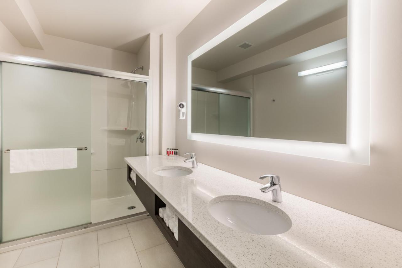 Super 8 by Wyndham Winnipeg East MB
