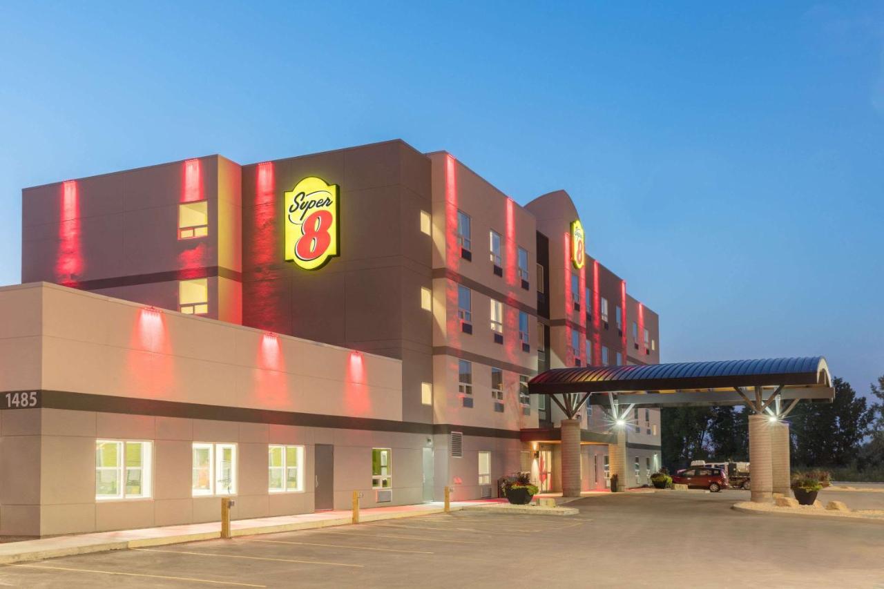 Super 8 by Wyndham Winnipeg East MB