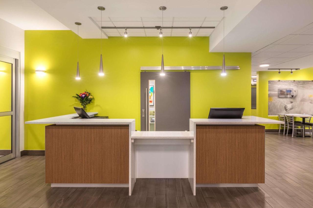 Super 8 by Wyndham Winnipeg East MB