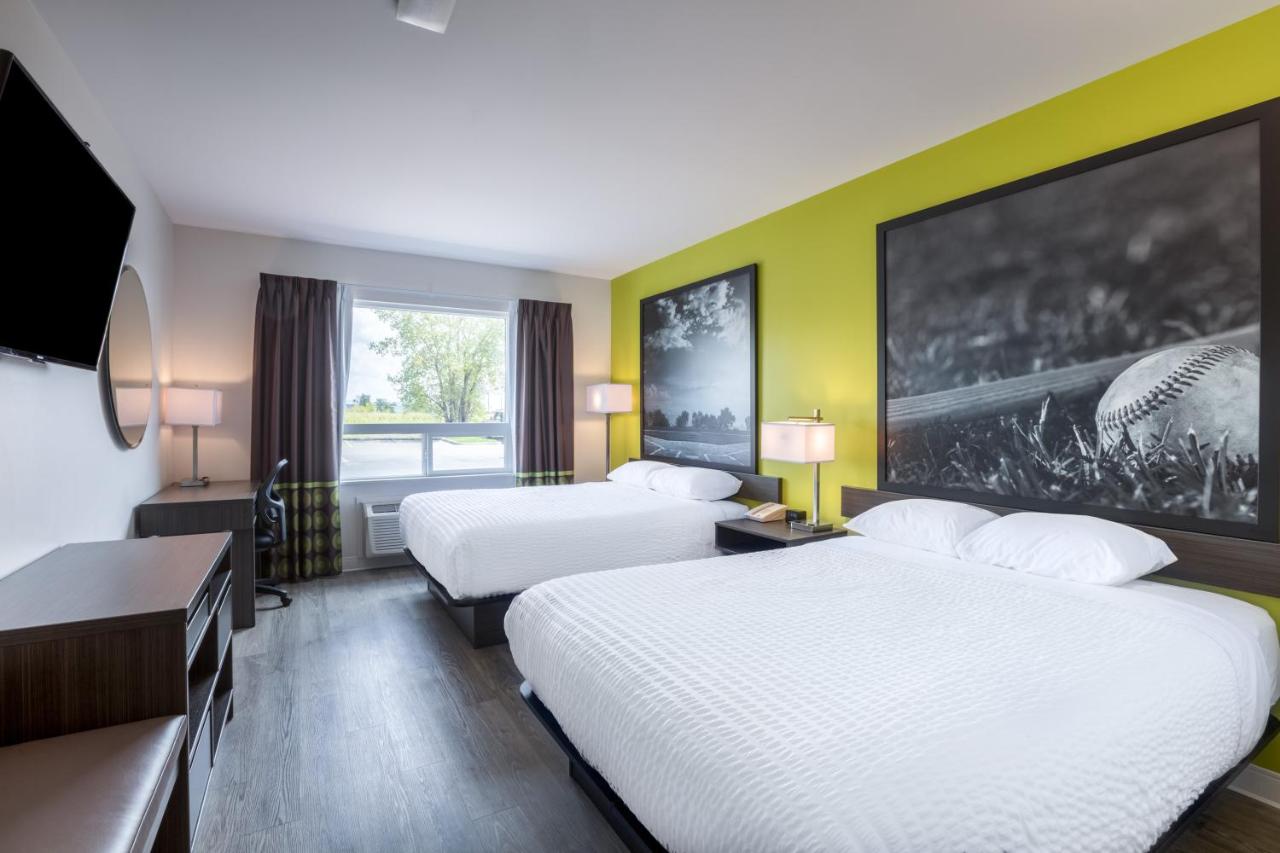 Super 8 by Wyndham Winnipeg East MB