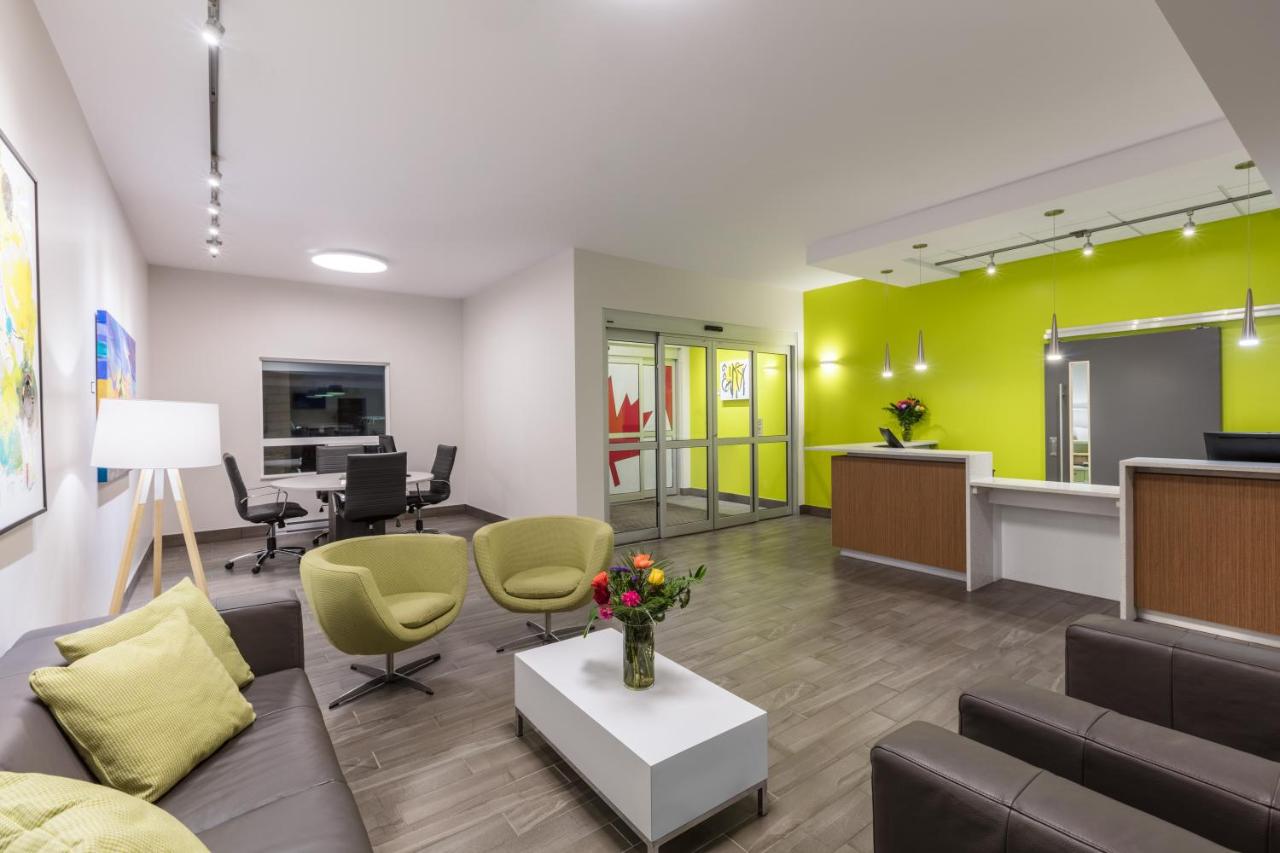 Super 8 by Wyndham Winnipeg East MB