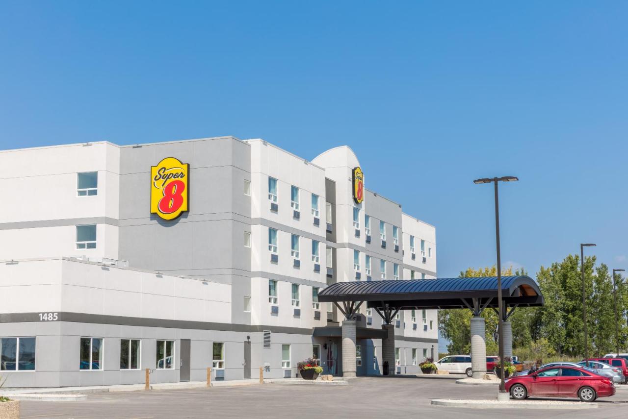 Super 8 by Wyndham Winnipeg East MB