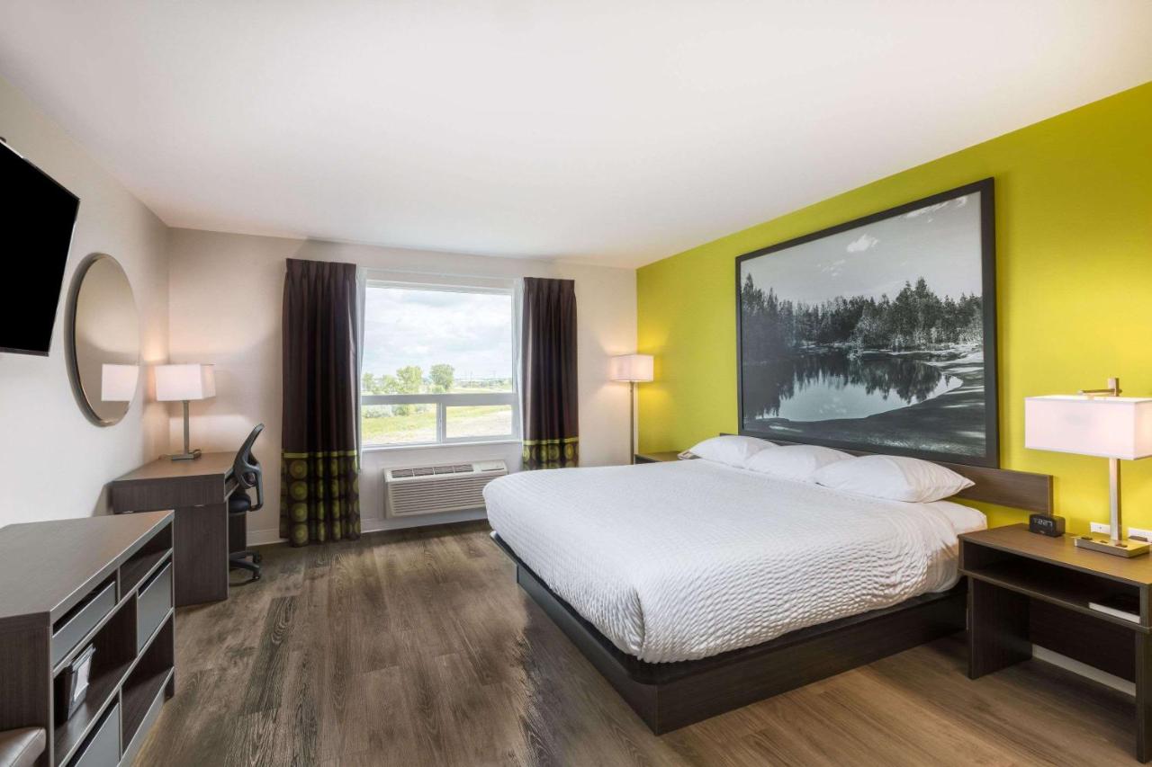 Super 8 by Wyndham Winnipeg East MB