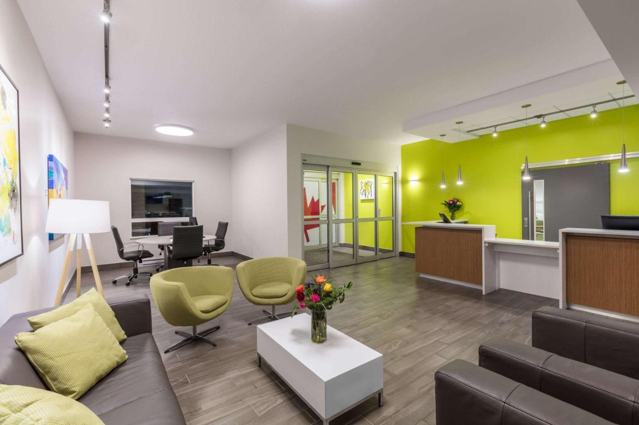 Super 8 by Wyndham Winnipeg East MB