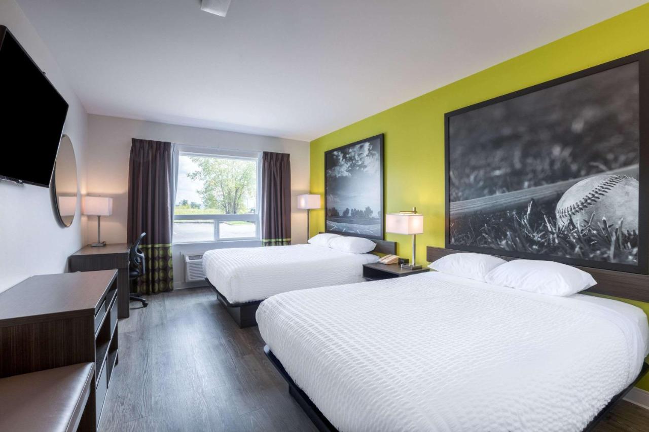 Super 8 by Wyndham Winnipeg East MB
