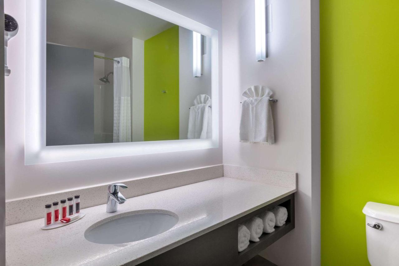 Super 8 by Wyndham Winnipeg East MB