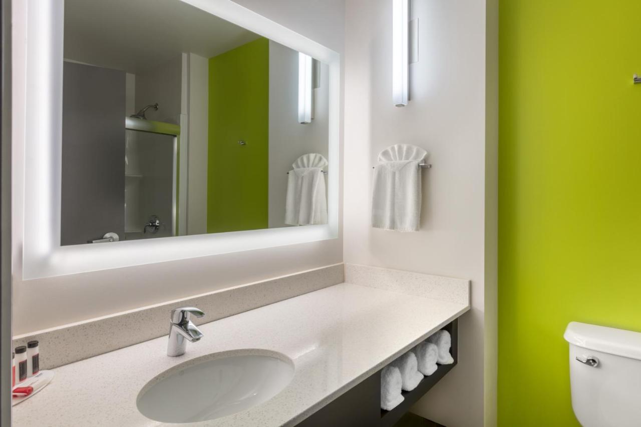 Super 8 by Wyndham Winnipeg East MB