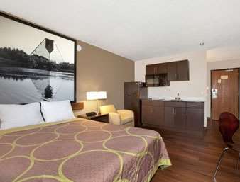 Super 8 by Wyndham Winnipeg East MB