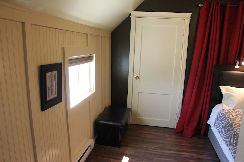 Work-Play Suites Union