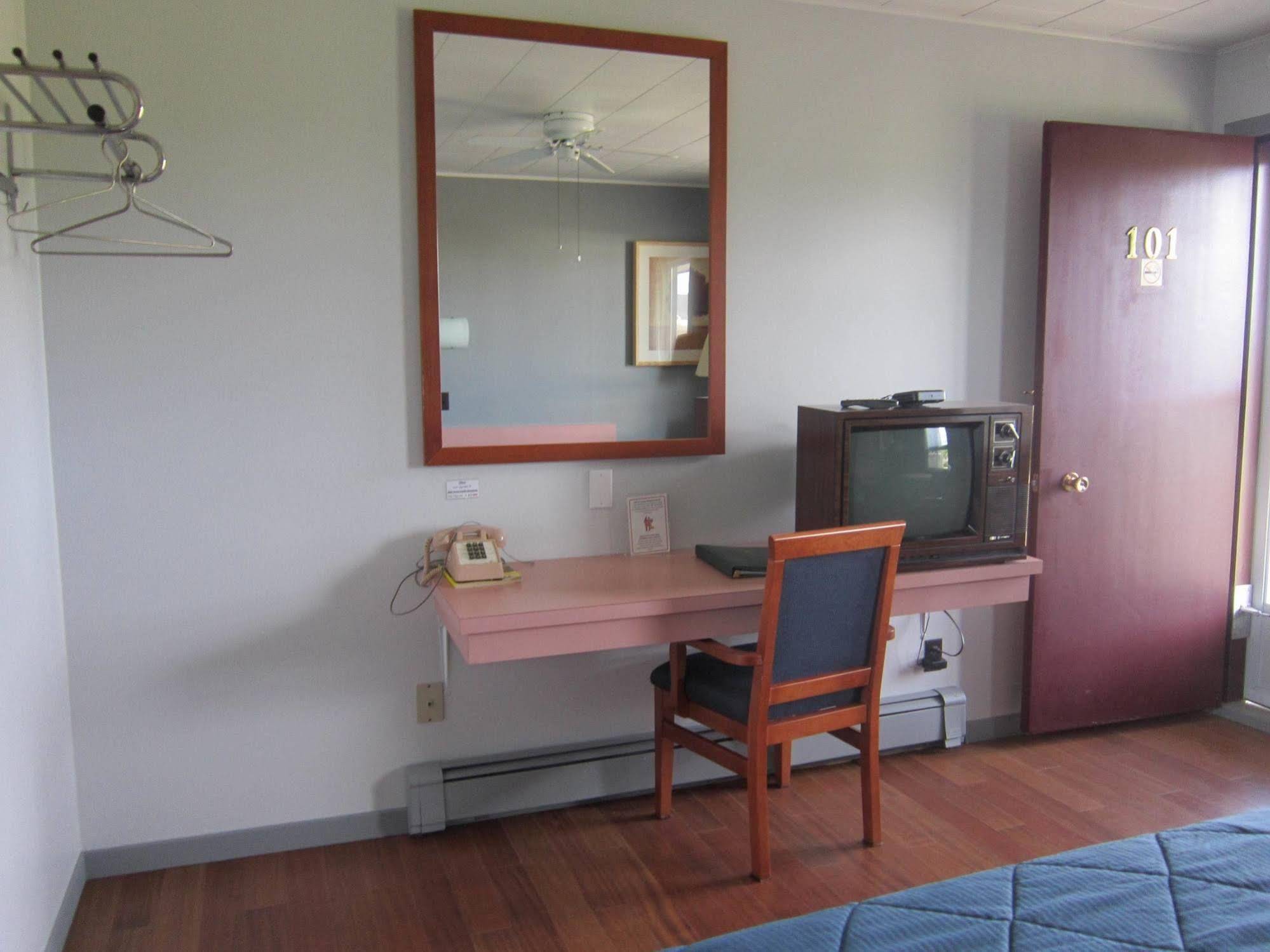 Travelodge by Wyndham Grand Falls