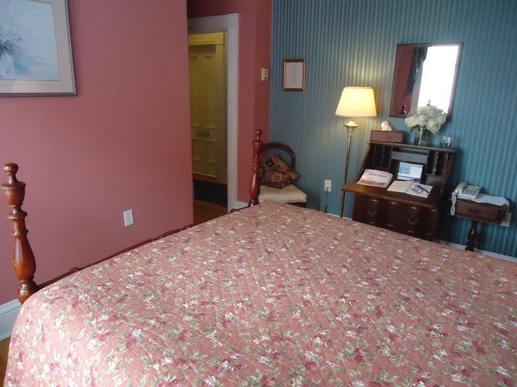 Mahogany Manor B&B