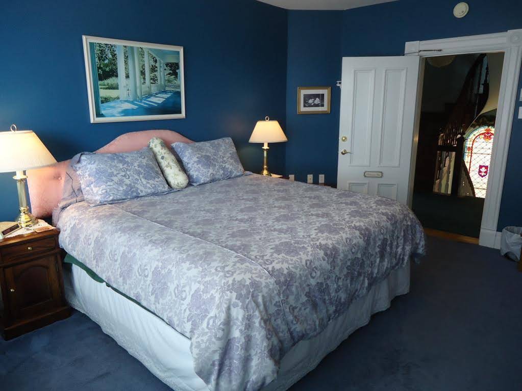 Mahogany Manor B&B