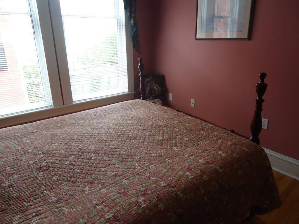 Mahogany Manor B&B