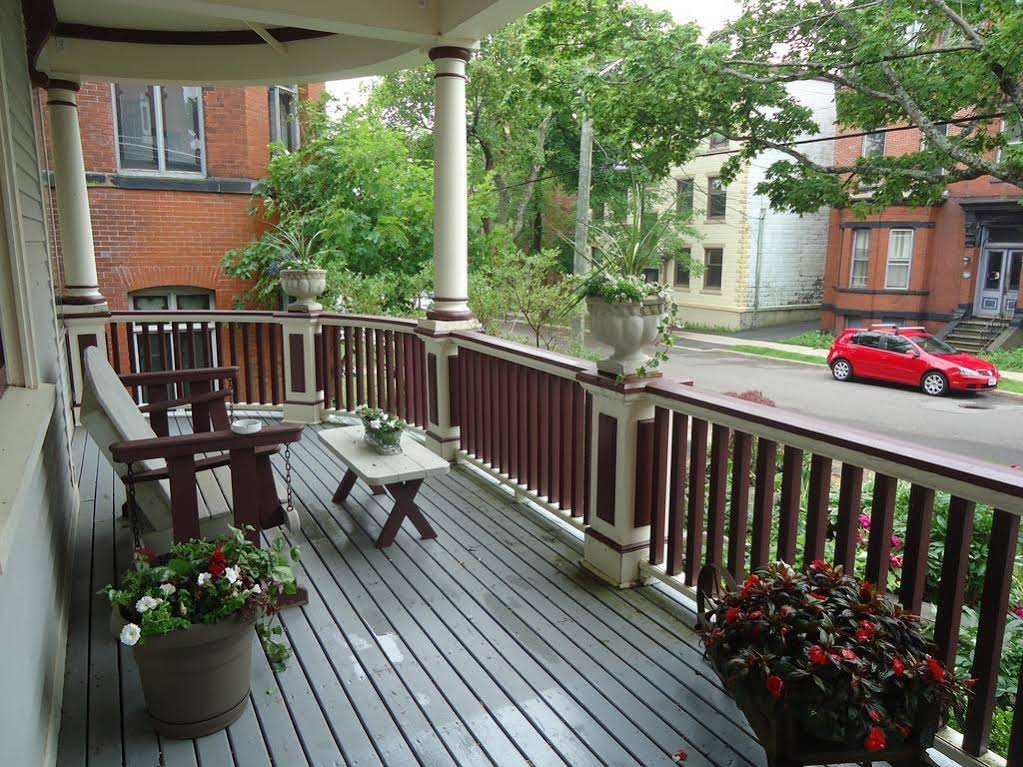 Mahogany Manor B&B
