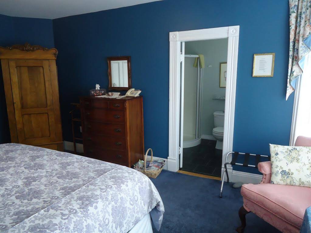 Mahogany Manor B&B