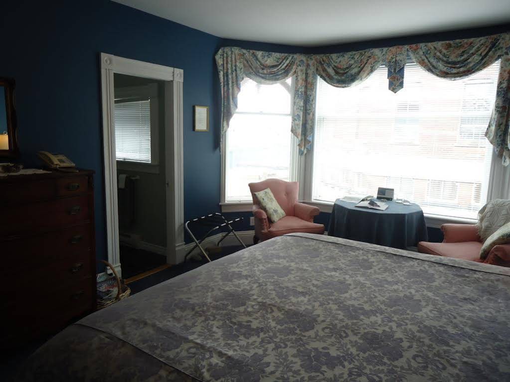Mahogany Manor B&B