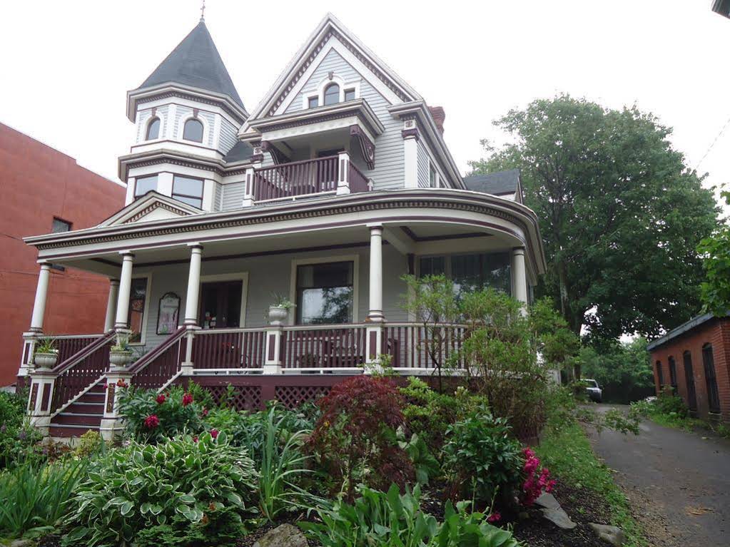 Mahogany Manor B&B