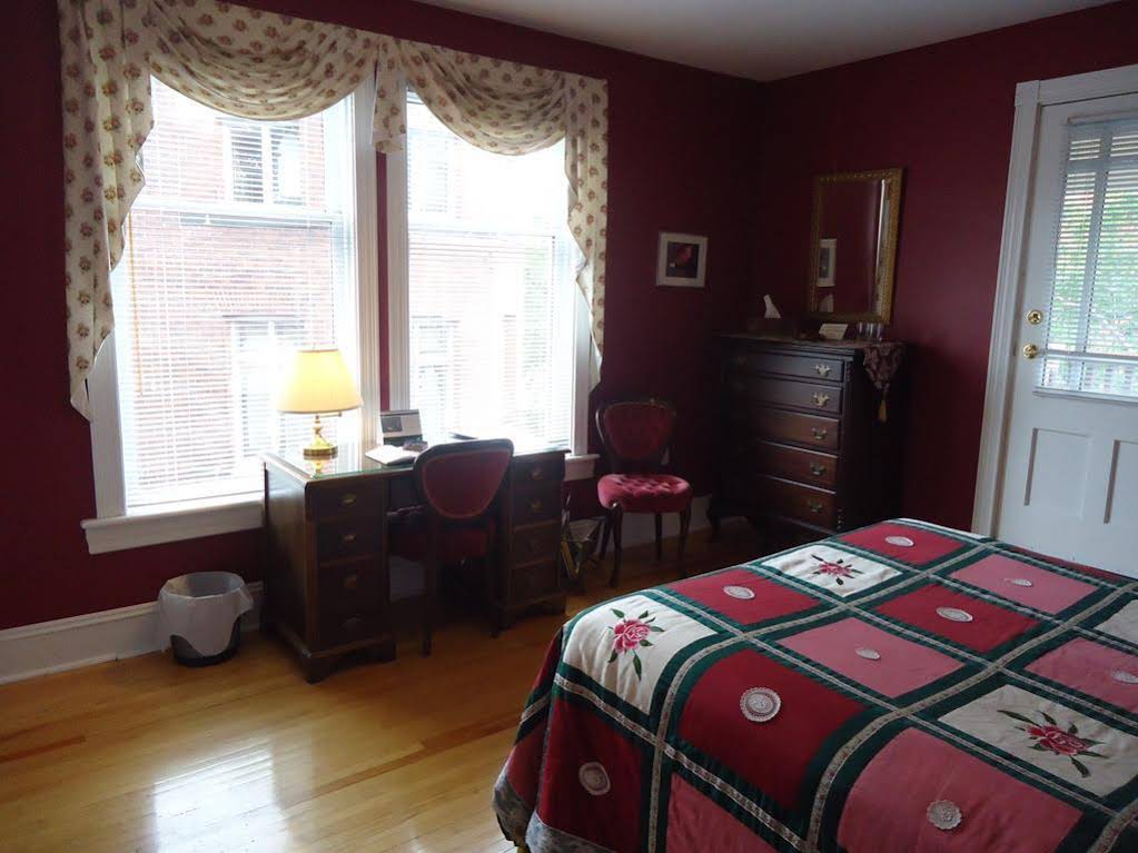 Mahogany Manor B&B