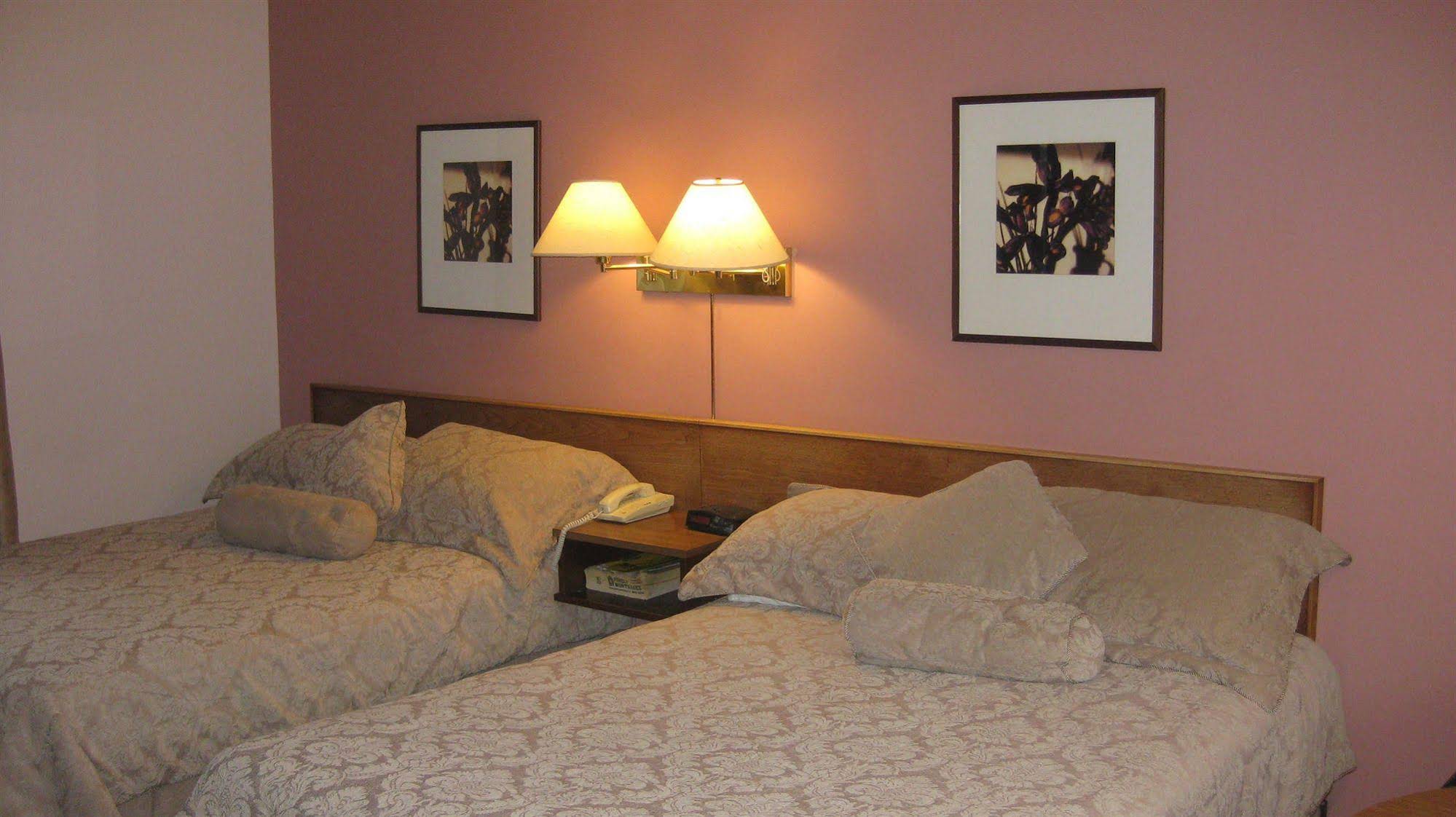 Esquire Motel