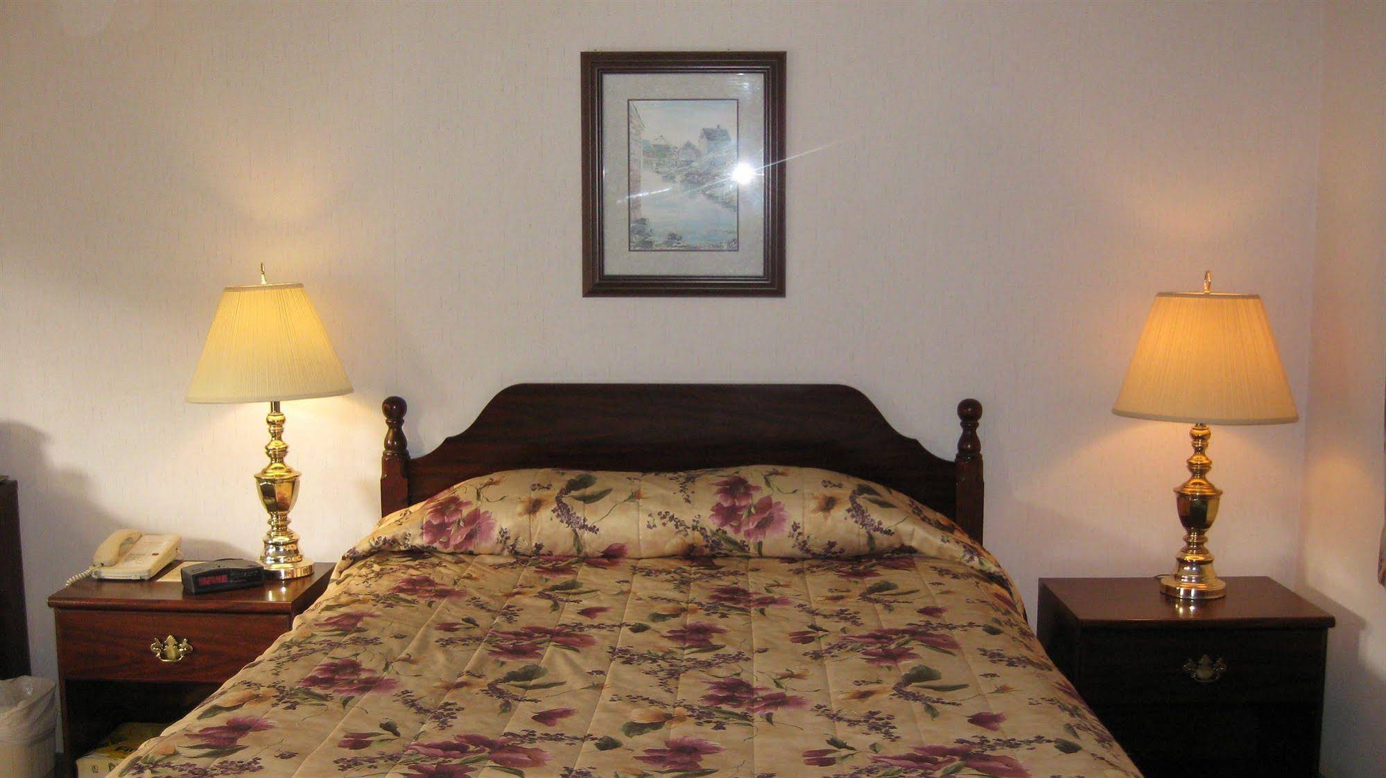 Esquire Motel