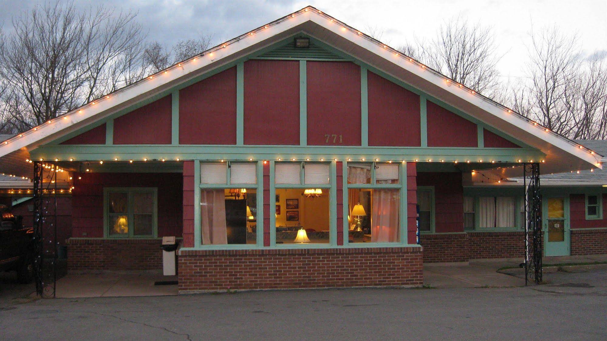 Esquire Motel